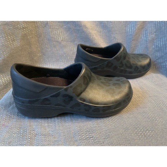 Crocs Clog NERIA PRO II Work Clog Black Leopard Dual Comfort Nurse Cook size W6 - Picture 7 of 11